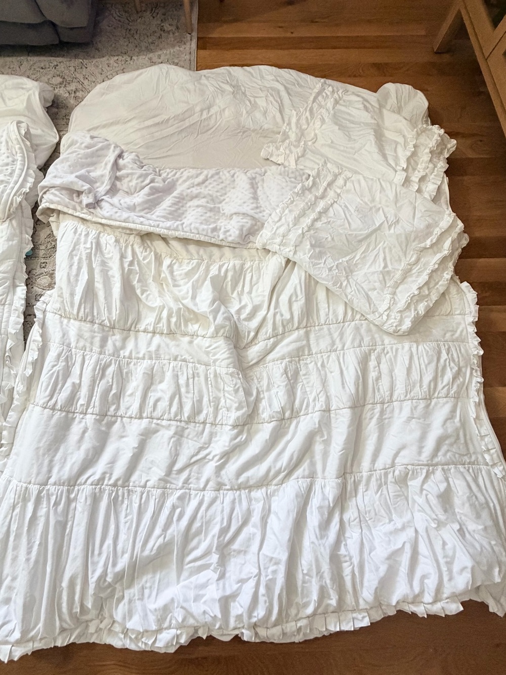 Beddy’s queen “chic white” comforter set + 2 pillow shams with mink insert